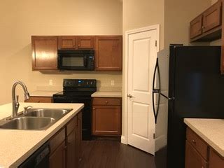 rent apartment river oaks villas.